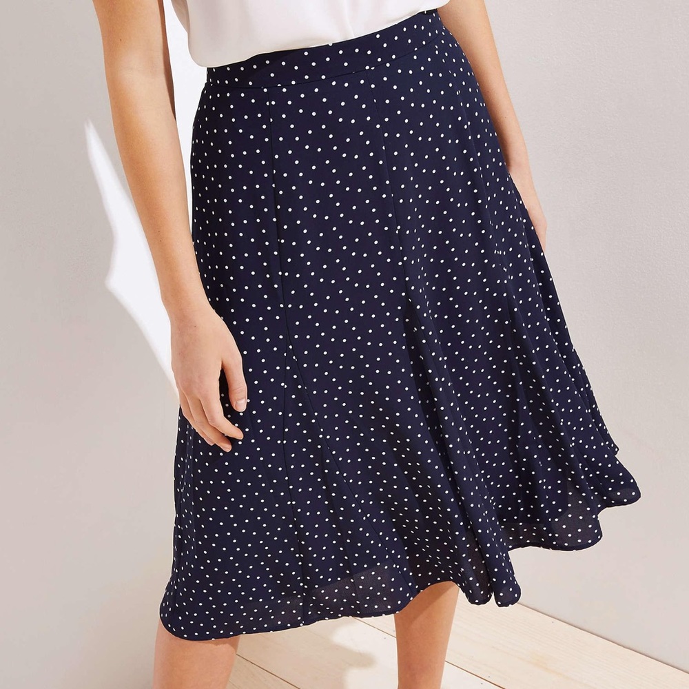 Loft. Knee Length Skirt. Navy Blue with White Polka Dots. Size 4.